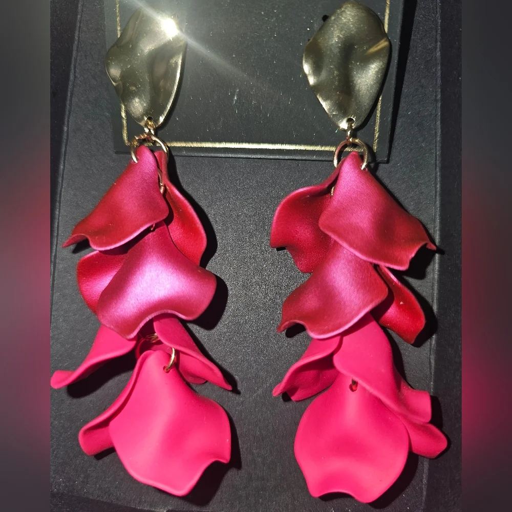 Nicole Miller Pink and Gold Sculptural Petal Earrings - Picture 2 of 4